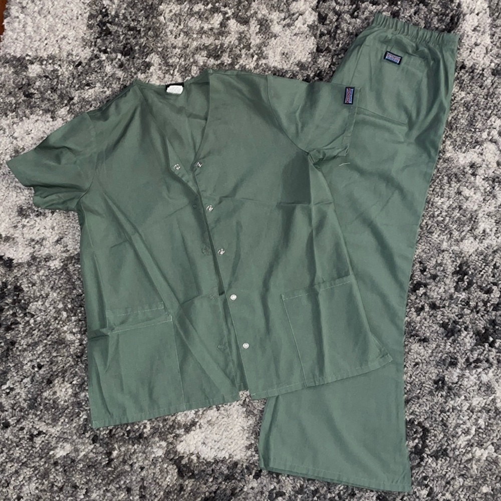 Olive green Cherokee scrub set, S/XS